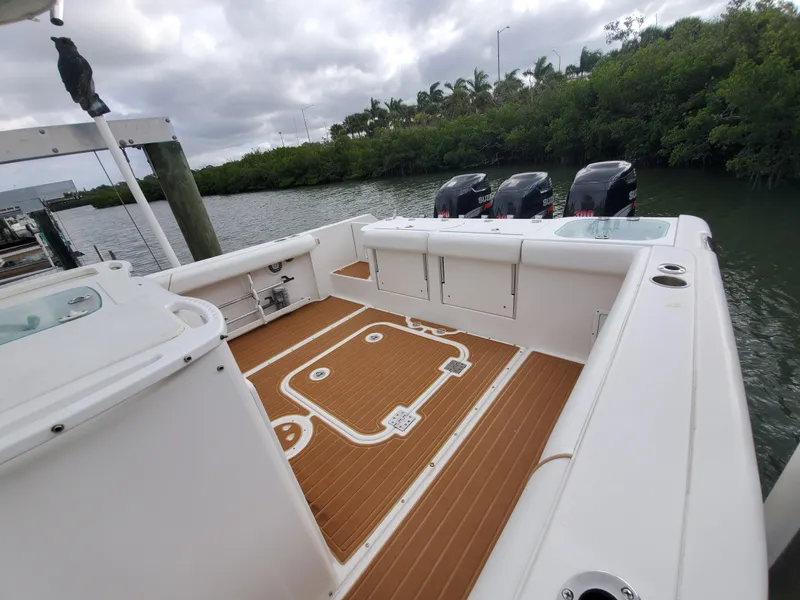 Slide: The Image of Everglades 350 Center Console 2008 - 149