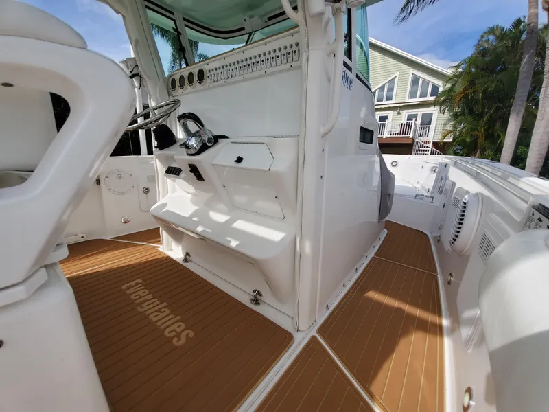 Slide: The Image of Everglades 350 Center Console 2008 - 156