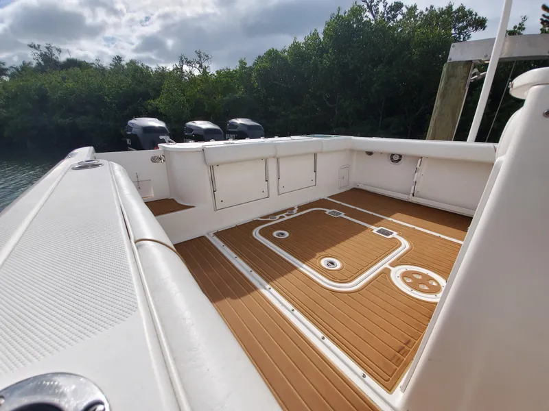 Slide: The Image of Everglades 350 Center Console 2008 - 157