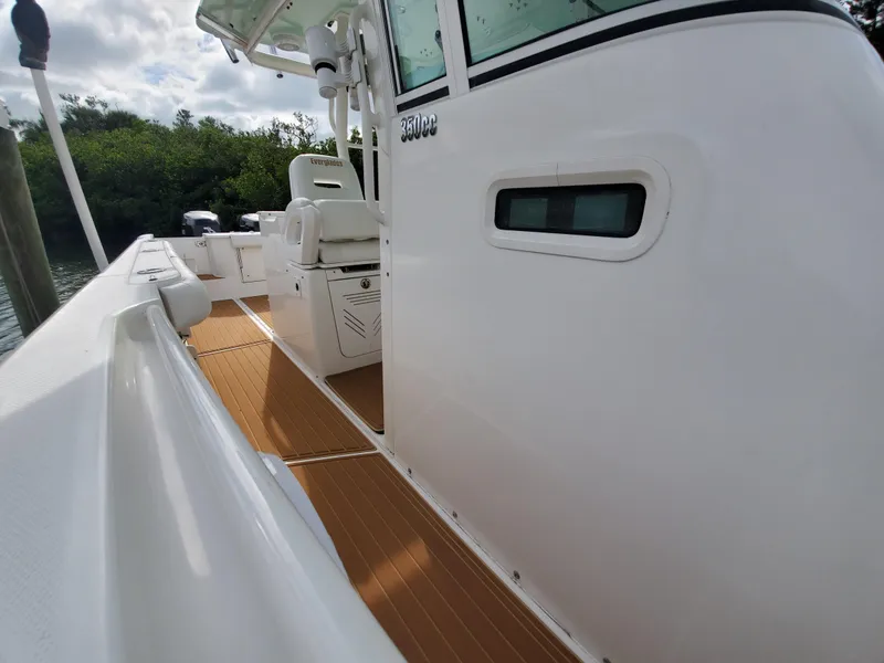 Slide: The Image of Everglades 350 Center Console 2008 - 161