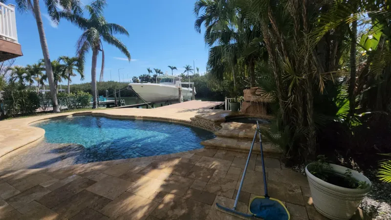 Slide: The Image of Everglades 350 Center Console 2008 - 211