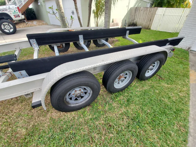 Slide: The Image of Everglades 350 Center Console 2008 - 52