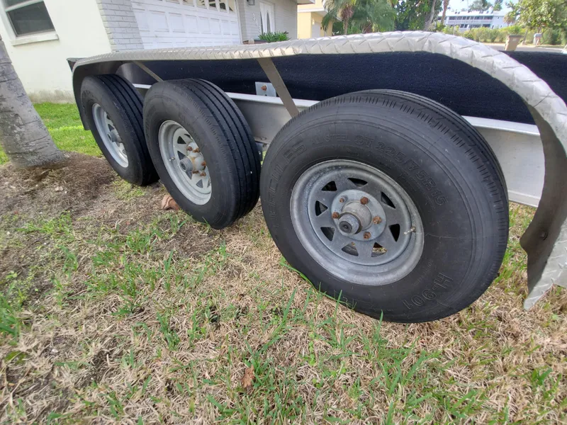 Slide: The Image of Everglades 350 Center Console 2008 - 55