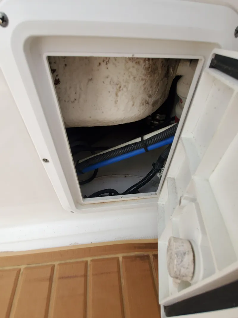 Slide: The Image of Everglades 350 Center Console 2008 - 60