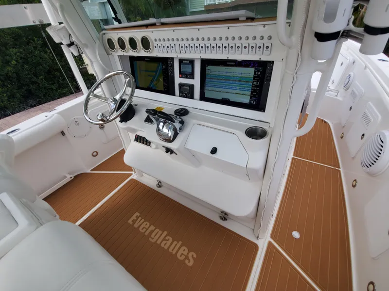 Slide: The Image of Everglades 350 Center Console 2008 - 67