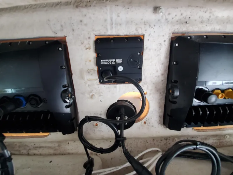 Slide: The Image of Everglades 350 Center Console 2008 - 89