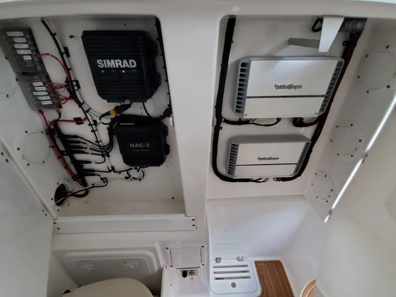 Slide: The Image of Everglades 350 Center Console 2008 - 92