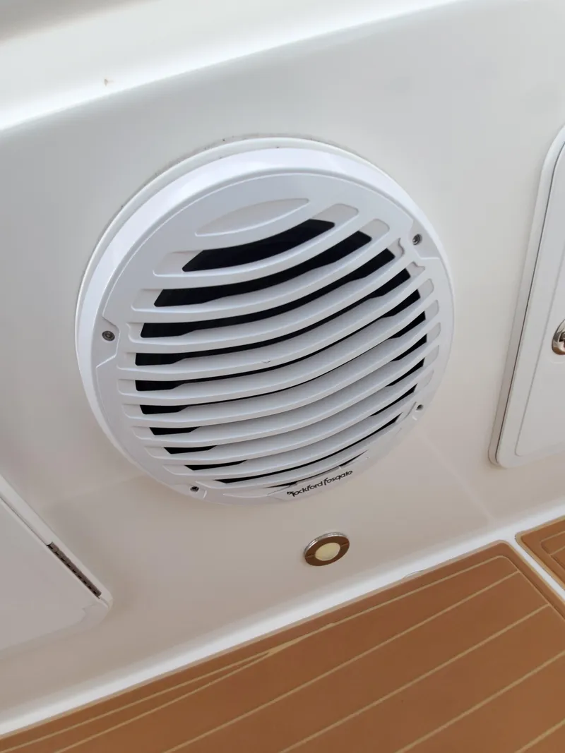 Slide: The Image of Everglades 350 Center Console 2008 - 95