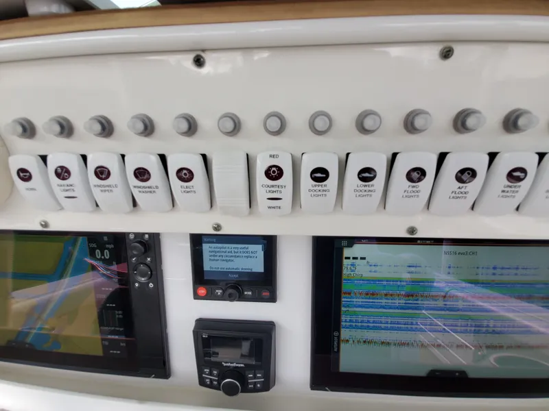 Slide: The Image of Everglades 350 Center Console 2008 - 99