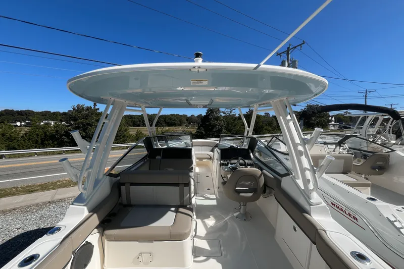 Slide: The Image of Boston Whaler 240 Vantage 2025 - 2