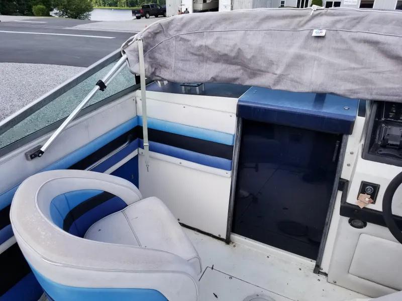 Slide: The Image of 1988 Wellcraft 23 NOVA XL boat interior with blue and white seating. - 2