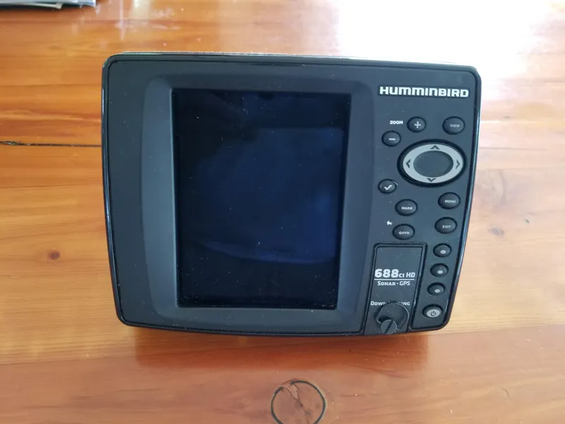 Slide: The Image of Humminbird 688ci HD Sonar GPS unit on wooden surface, Wellcraft 23 NOVA XL 1988. - 8