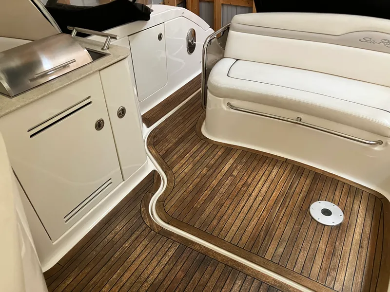 Slide: The Image of Sea Ray 370 SUNDANCER 2011 - 13