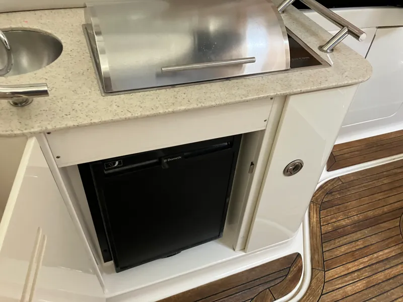 Slide: The Image of Sea Ray 370 SUNDANCER 2011 - 16