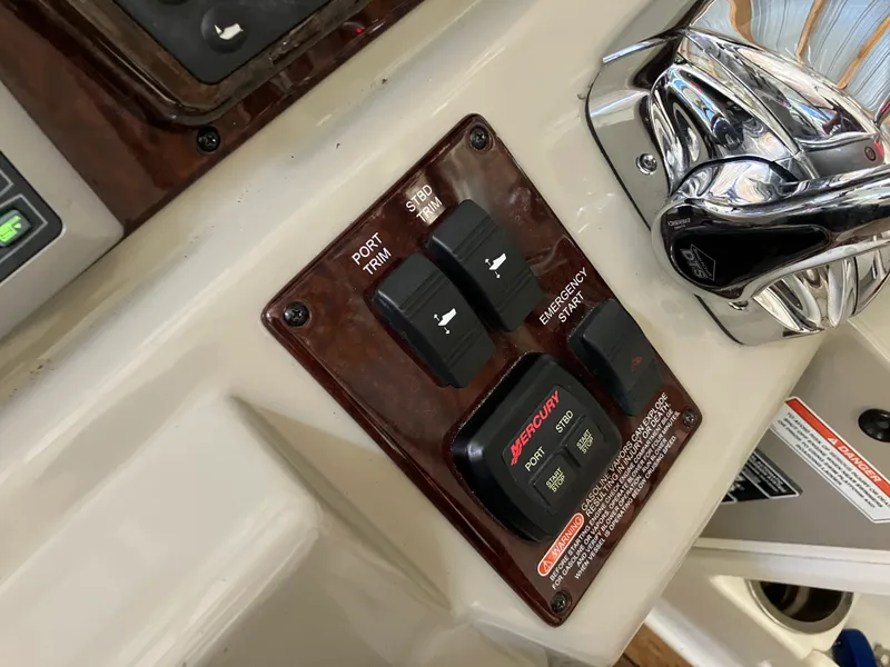 Slide: The Image of Sea Ray 370 SUNDANCER 2011 - 21