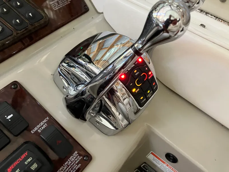 Slide: The Image of Sea Ray 370 SUNDANCER 2011 - 23