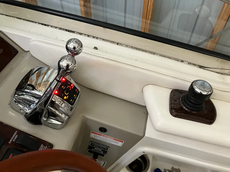 Slide: The Image of Sea Ray 370 SUNDANCER 2011 - 24