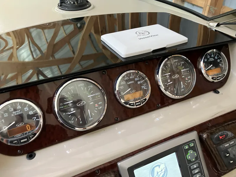Slide: The Image of Sea Ray 370 SUNDANCER 2011 - 25