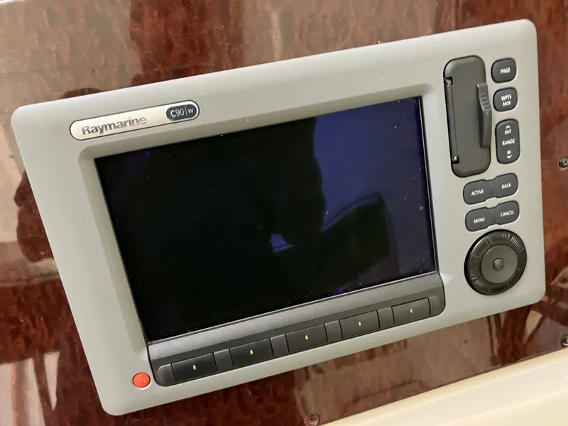 Slide: The Image of Sea Ray 370 SUNDANCER 2011 - 26