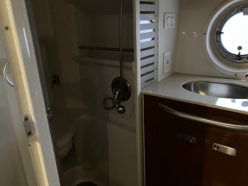 Slide: The Image of Sea Ray 370 SUNDANCER 2011 - 31