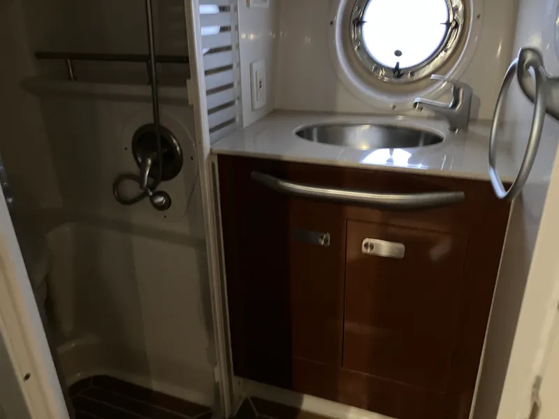 Slide: The Image of Sea Ray 370 SUNDANCER 2011 - 32