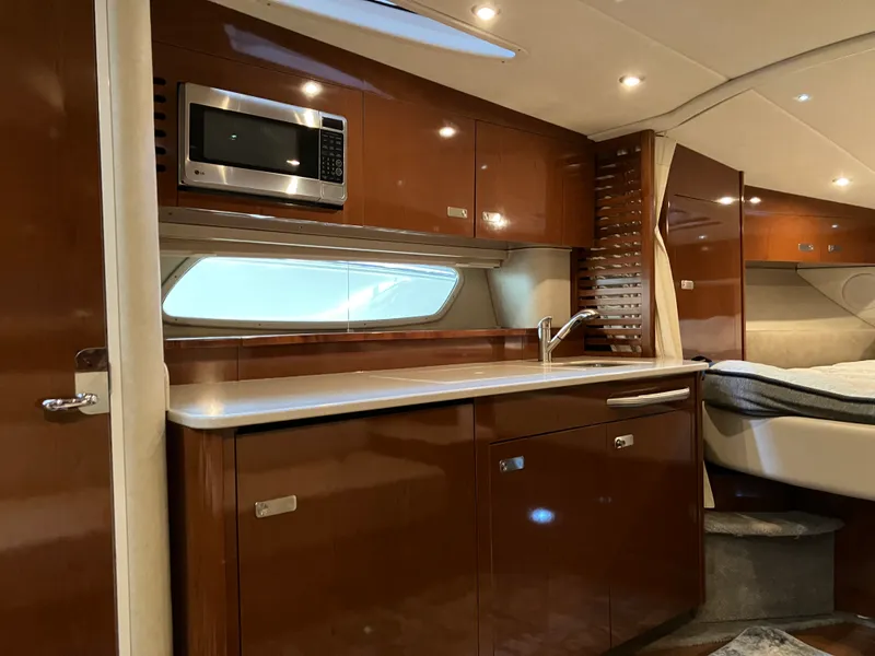 Slide: The Image of Sea Ray 370 SUNDANCER 2011 - 42