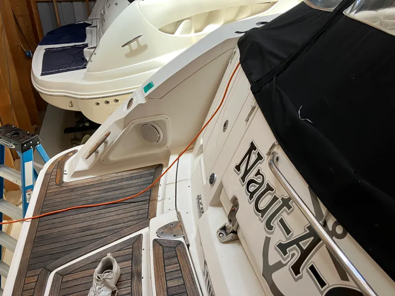 Slide: The Image of Sea Ray 370 SUNDANCER 2011 - 8