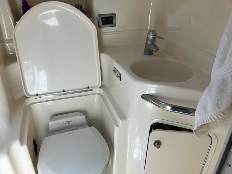 Slide: The Image of Sea Ray 380 Sundancer 2004 - 16
