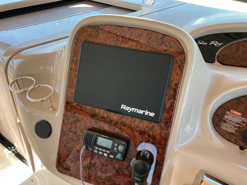 Slide: The Image of Sea Ray 380 Sundancer 2004 - 8