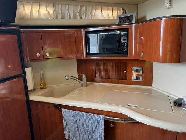Slide: The Image of Sea Ray 380 Sundancer 2004 - 22