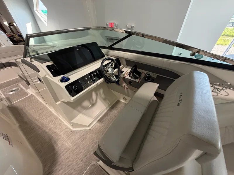Slide: The Image of Sea Ray 310 SLX 2022 - 12