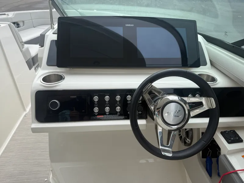 Slide: The Image of Sea Ray 310 SLX 2022 - 14