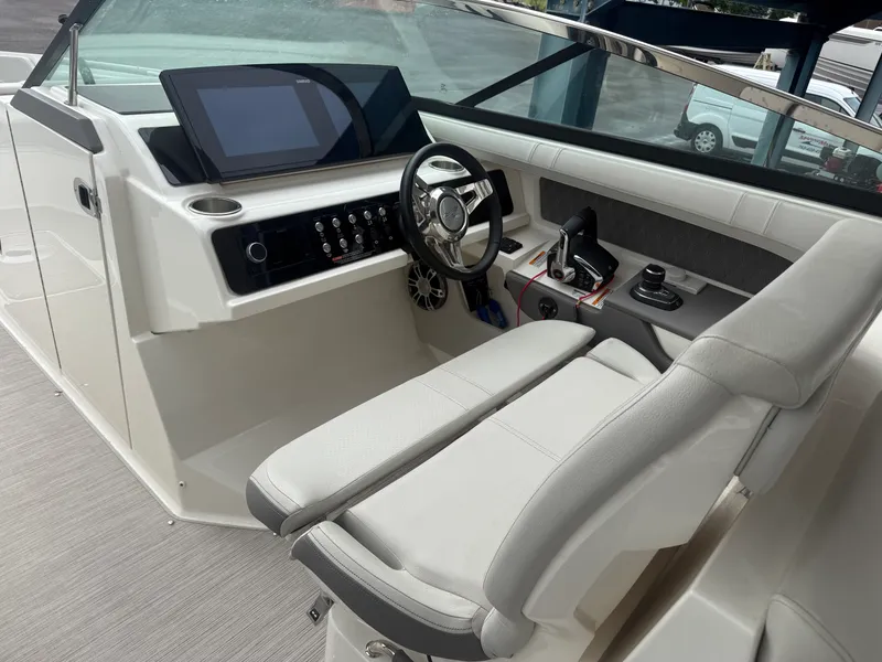 Slide: The Image of Sea Ray 310 SLX 2022 - 16