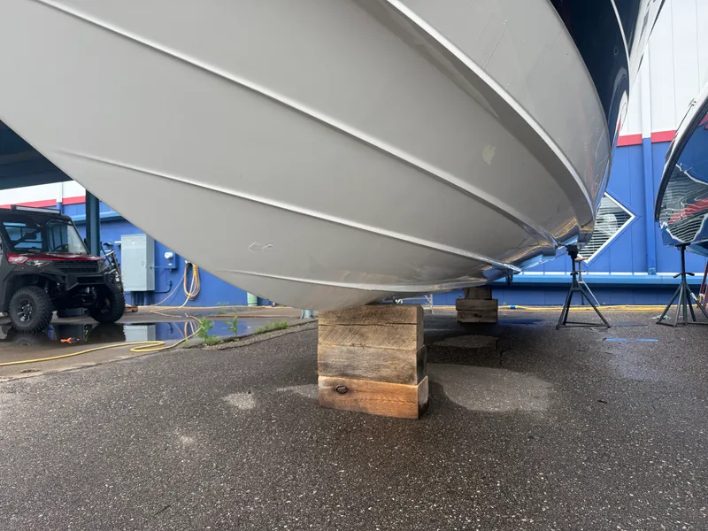 Slide: The Image of Sea Ray 310 SLX 2022 - 20