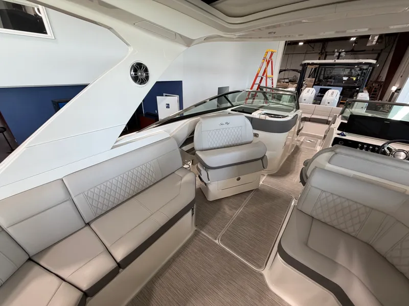 Slide: The Image of Sea Ray 310 SLX 2022 - 11