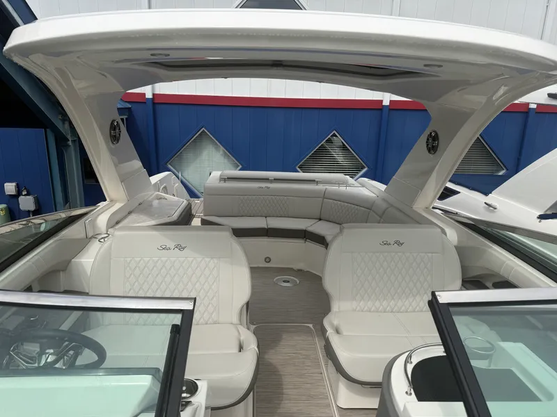 Slide: The Image of Sea Ray 310 SLX 2022 - 5