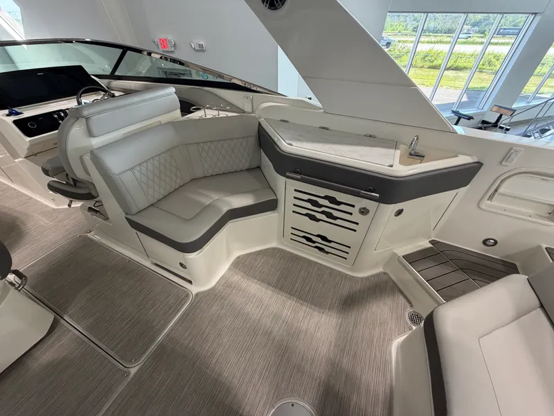 Slide: The Image of Sea Ray 310 SLX 2022 - 8
