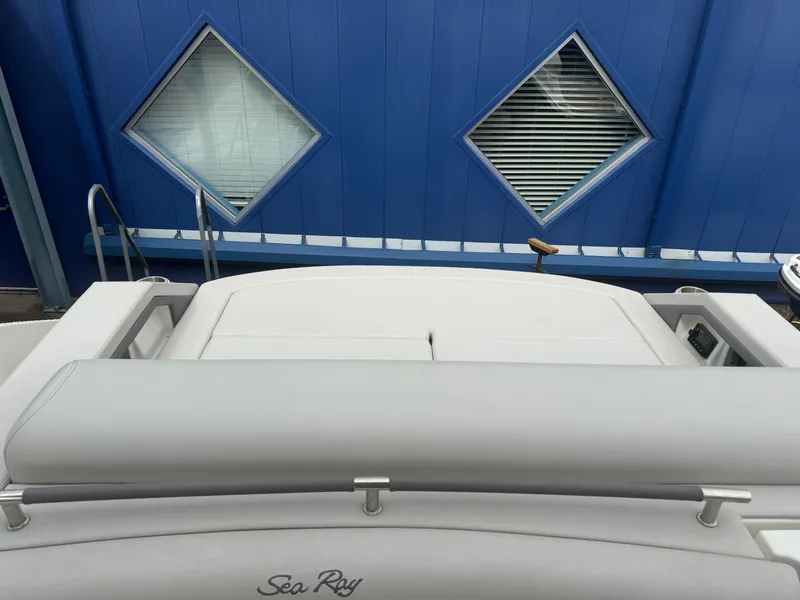 Slide: The Image of Sea Ray 310 SLX 2022 - 6