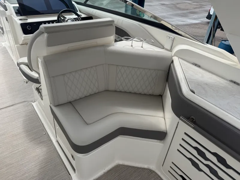 Slide: The Image of Sea Ray 310 SLX 2022 - 7