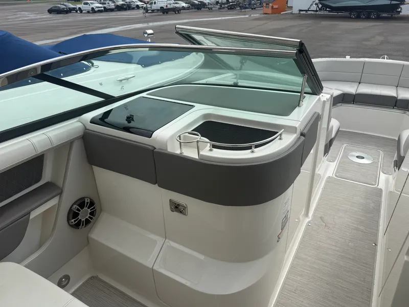 Slide: The Image of Sea Ray 310 SLX 2022 - 8