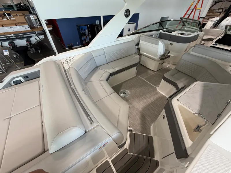 Slide: The Image of Sea Ray 310 SLX 2022 - 7