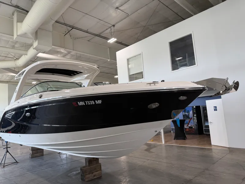 Slide: The Image of Sea Ray 310 SLX 2022 - 5