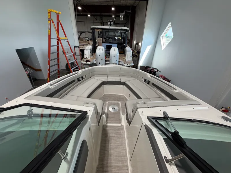 Slide: The Image of Sea Ray 310 SLX 2022 - 16