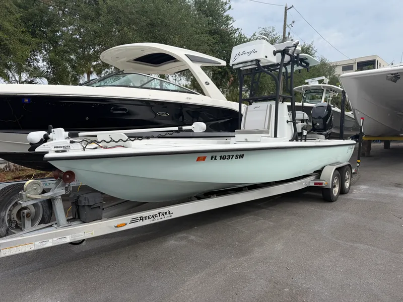 Slide: The Image of Yellowfin 24CE 2019 - 0