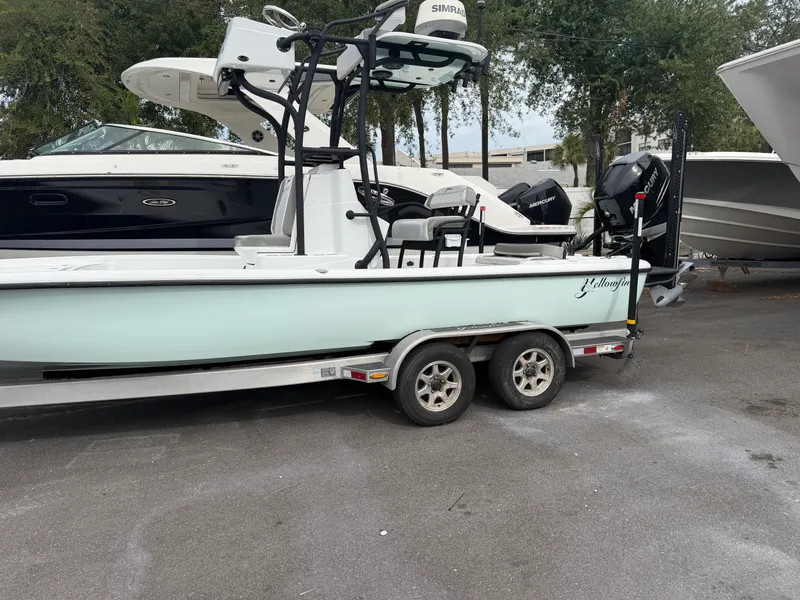Slide: The Image of Yellowfin 24CE 2019 - 1