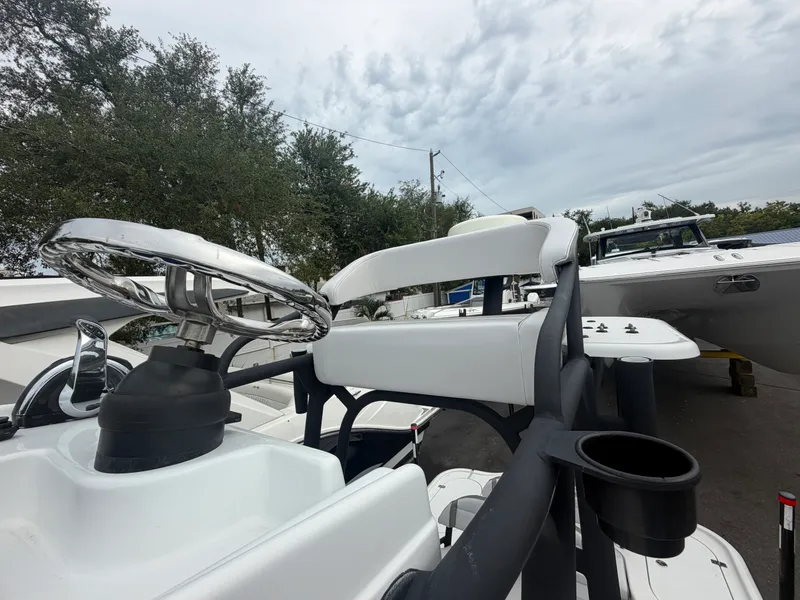 Slide: The Image of Yellowfin 24CE 2019 - 11