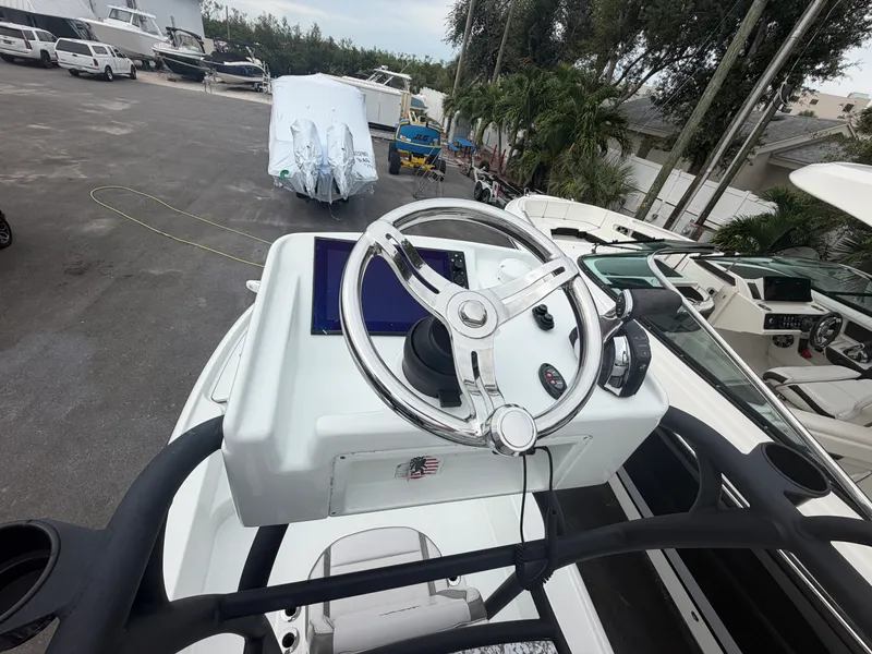 Slide: The Image of Yellowfin 24CE 2019 - 12