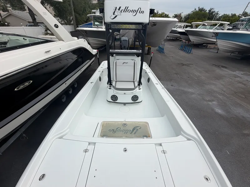 Slide: The Image of Yellowfin 24CE 2019 - 14