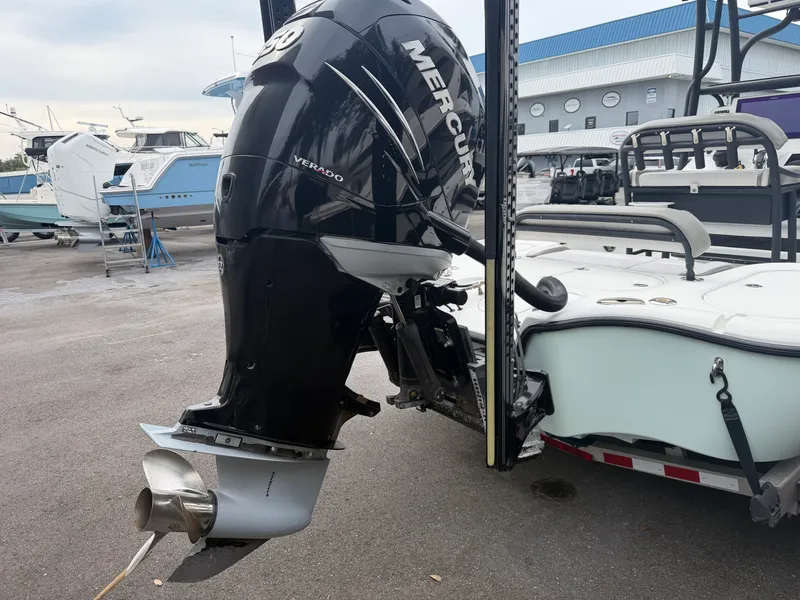Slide: The Image of Yellowfin 24CE 2019 - 2