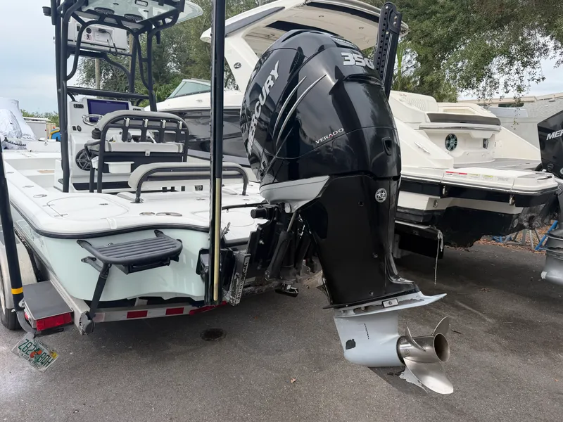 Slide: The Image of Yellowfin 24CE 2019 - 4